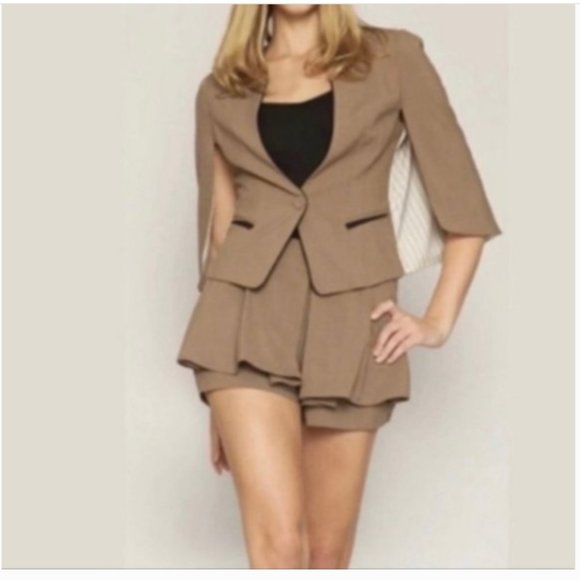 Line & Dot high rise tan pleated ruffle shorts Lg - Picture 1 of 10
